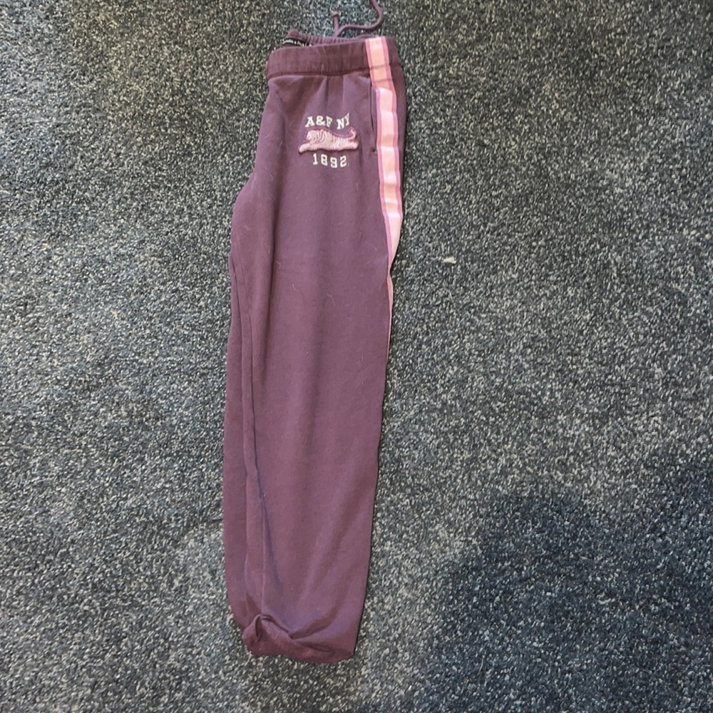 Abercrombie & Fitch. Size: M Purple sweat pants.